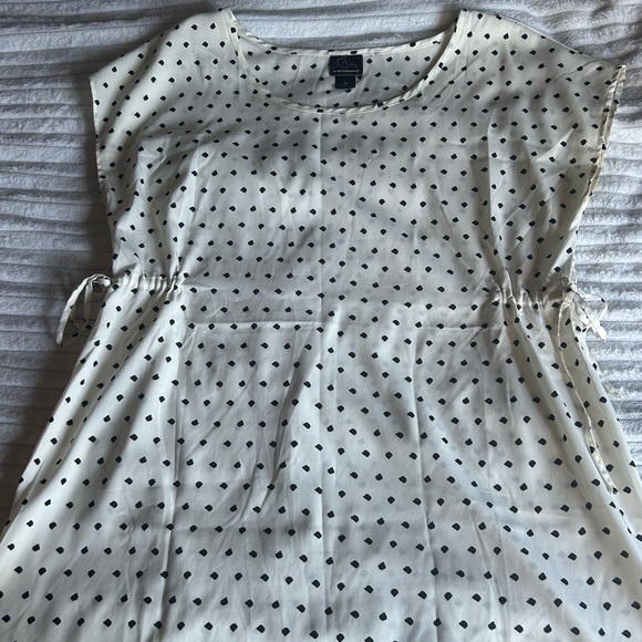 Maternity blouse and maternity stretchy lace pin skirt - Picture 5 of 5